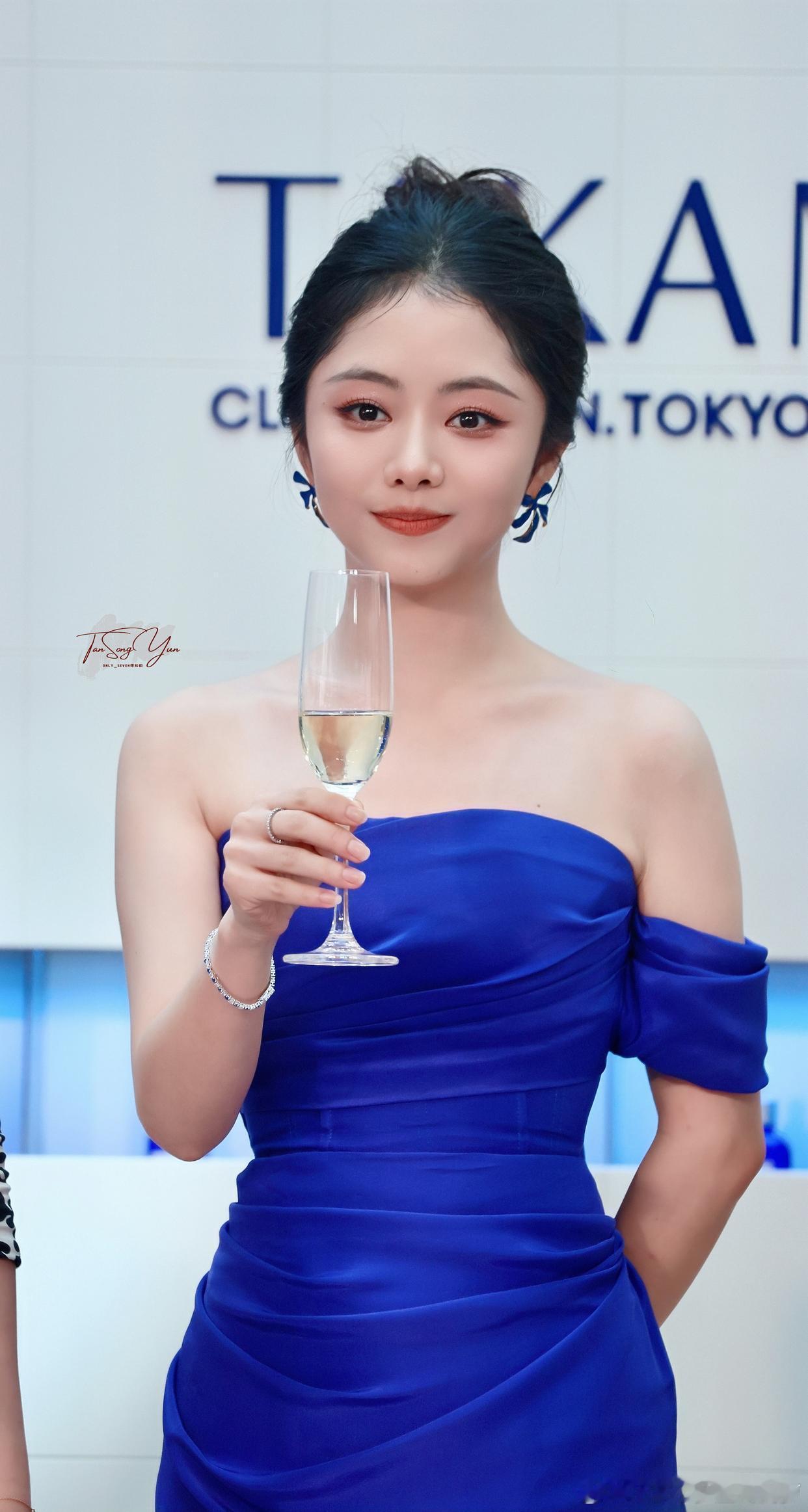 谭松韵线下活动，好美 ​​​