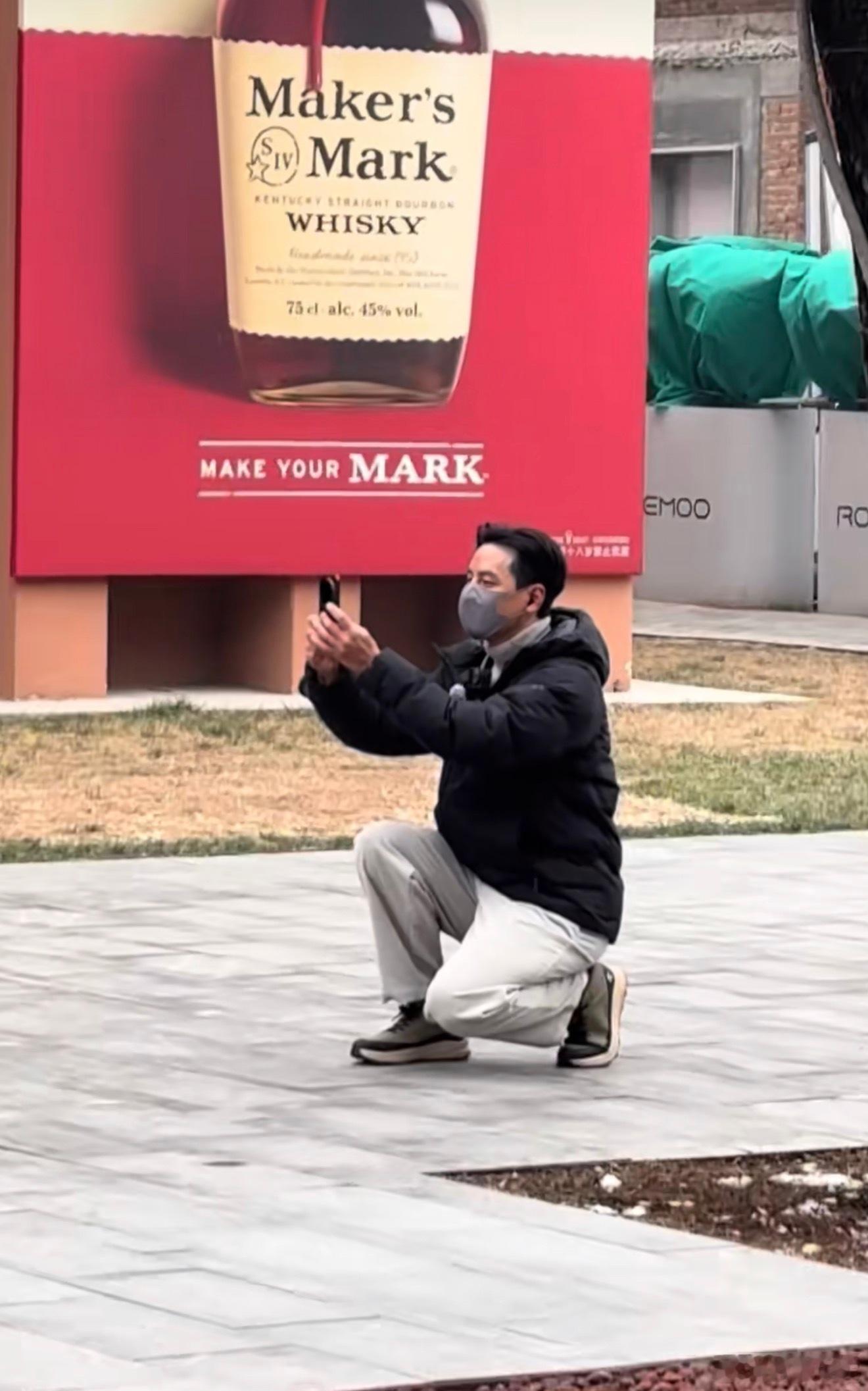 吴彦祖疑似用上小米新机？连我的男神都用上了小米，看来小米和徕卡的合作又要放大招了