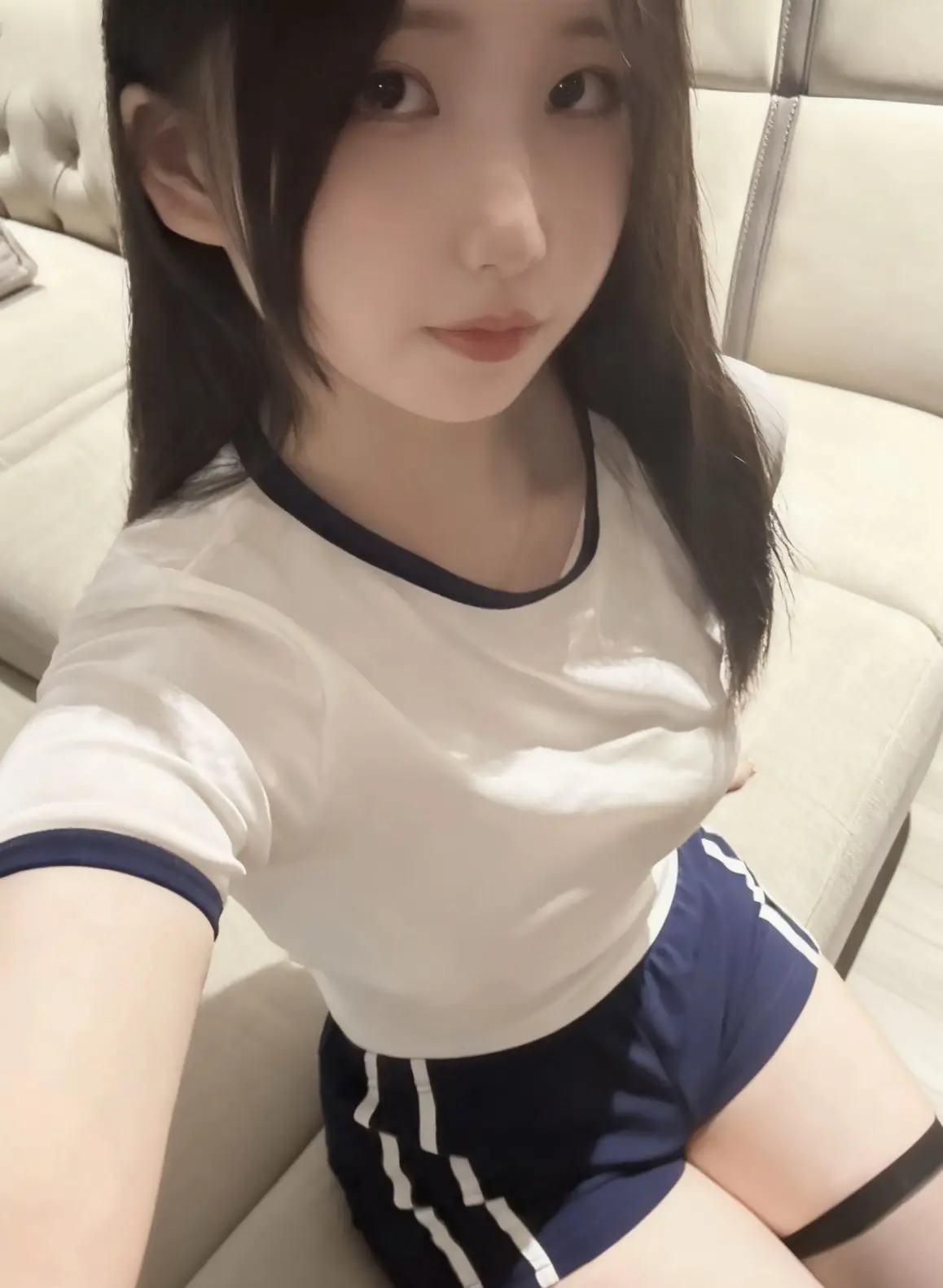 我们这种缺爱的 暧昧一下就以为是一辈子了