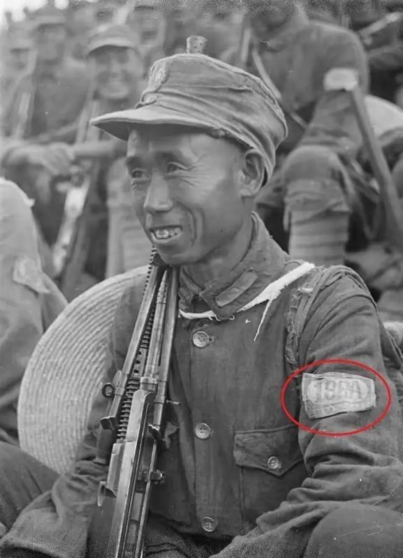 1945年，抗日老兵裴天来正在老乡家里休养，结果被汉奸出卖，鬼子上门进行搜查，逼