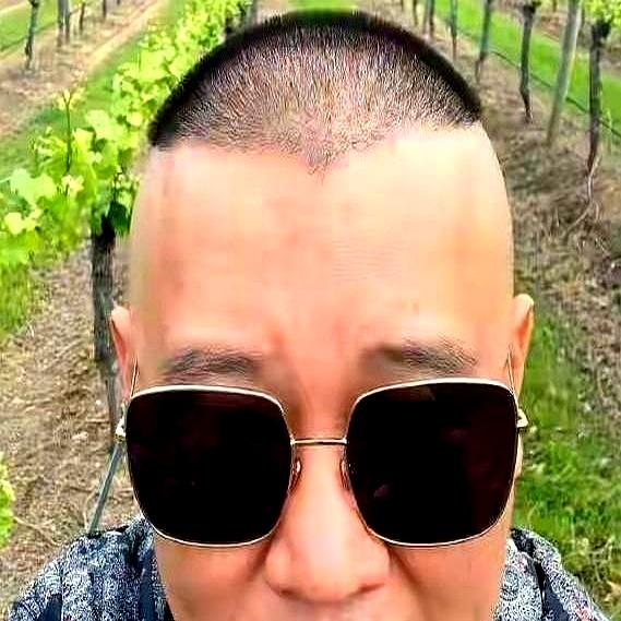 成都德云社门票1分钟抢光！二手票翻7倍炒到7000块？
你设闹钟蹲点没？郭老板