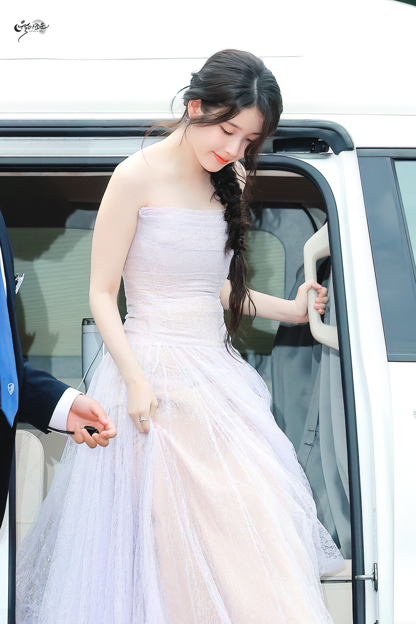 IU[超话]  🌸IU出道十七周年快乐 251002 IU 首尔电视节颁奖典礼