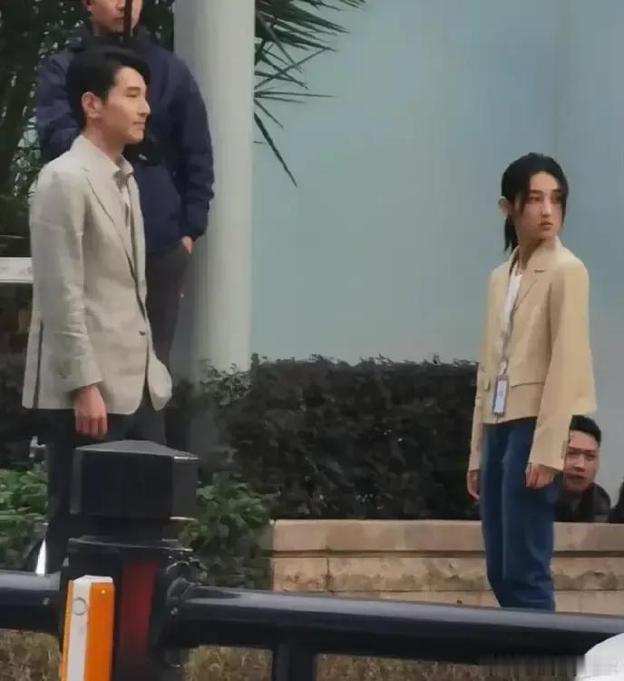 张子枫和赵又延演情侣？！[黑线]对不起，我接受无能……

韩版男女主年龄差20岁