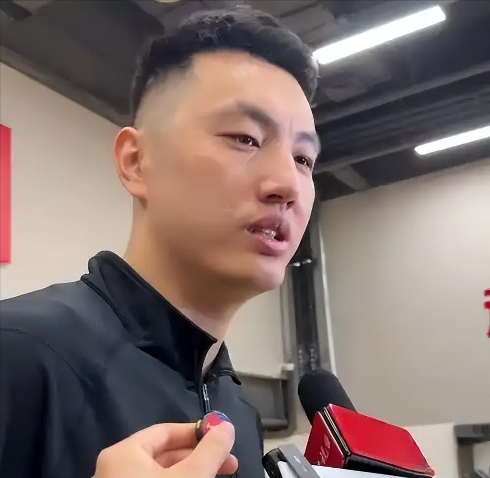 翟晓川措手不及！

据北京体育媒体人透露，北京男篮老将翟晓川个人社交媒体遭到网爆