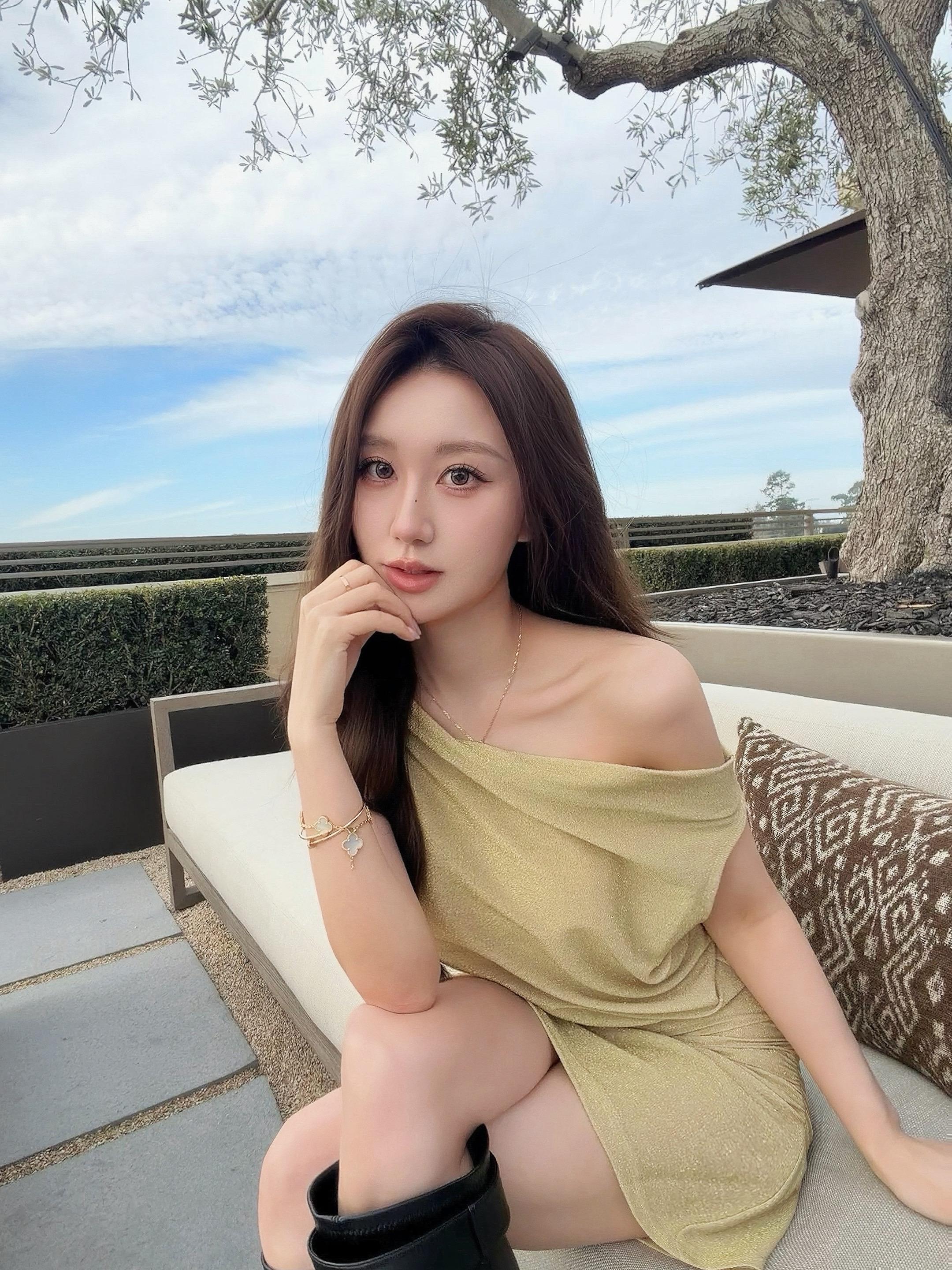 大年初一！今日份双倍快乐！🎂🧧。祝大家存款🐎上暴涨，快乐🐎不停...