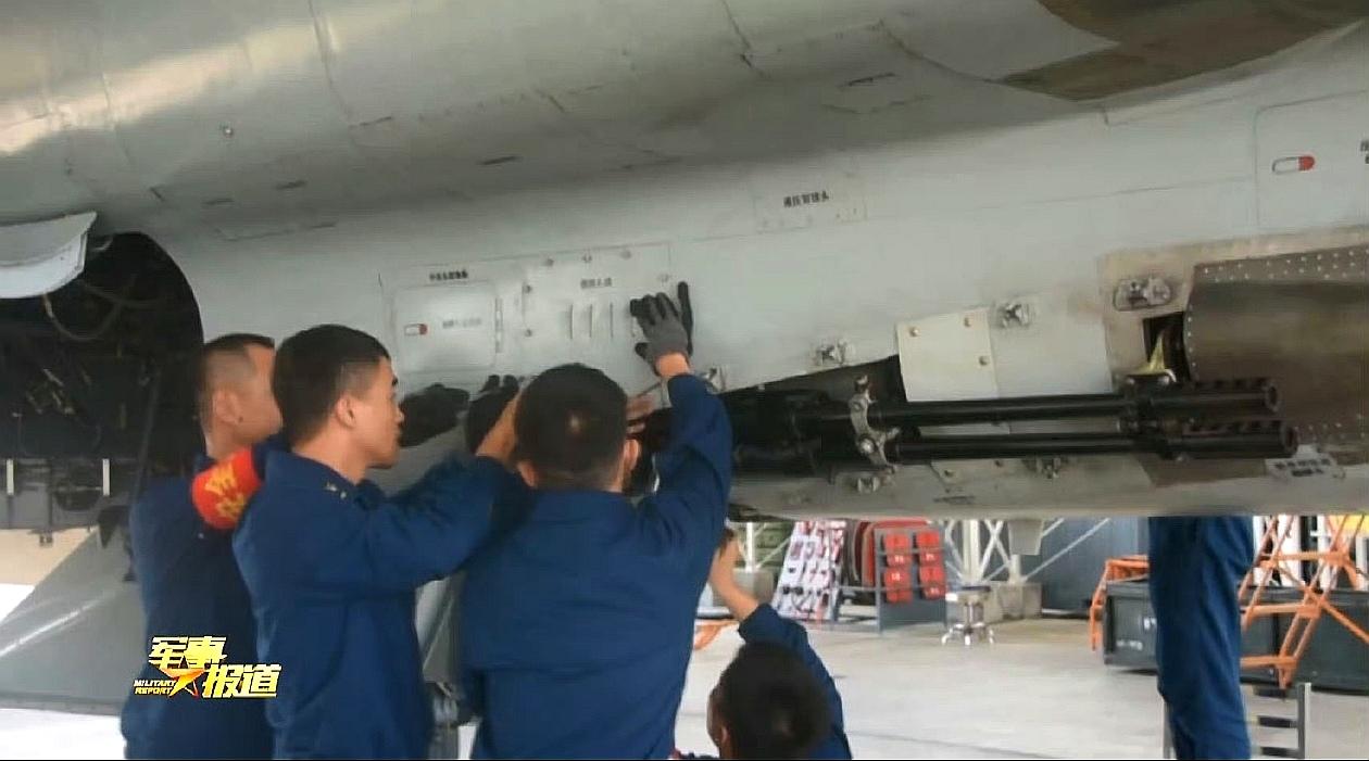 歼轰七的双管23毫米机炮，这门火炮是在毛子GSh-23L 双管航炮的基础上测绘仿