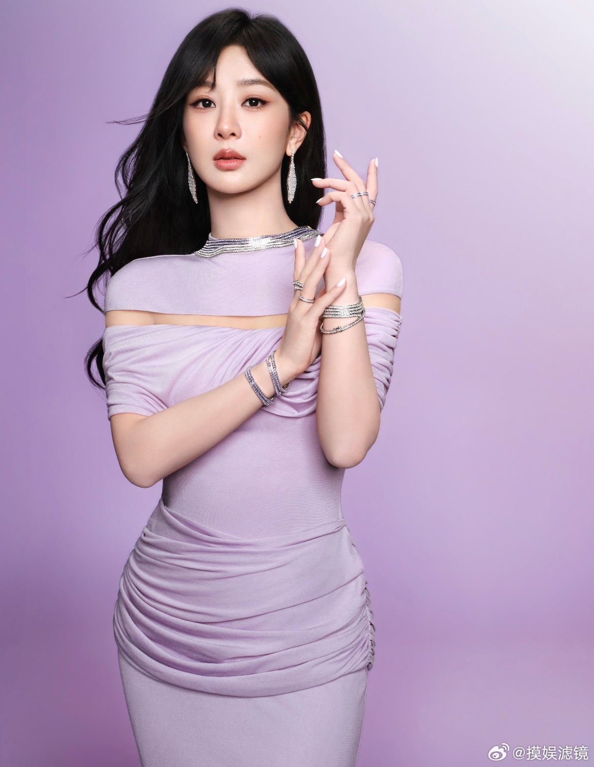 杨紫和首届百花影后一起走红毯首个90视后和首个百花影后 太权威了！！杨紫