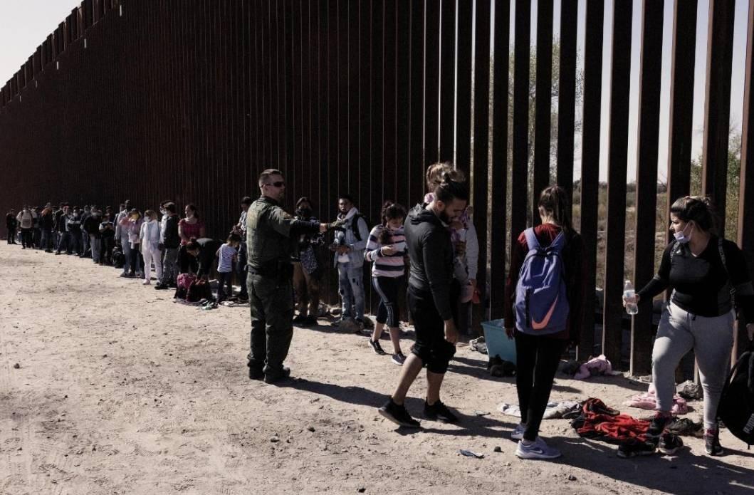 美国得州要“反了”，特朗普不忘煽风点火。就在美国当地时间27日，特朗普公开称赞得