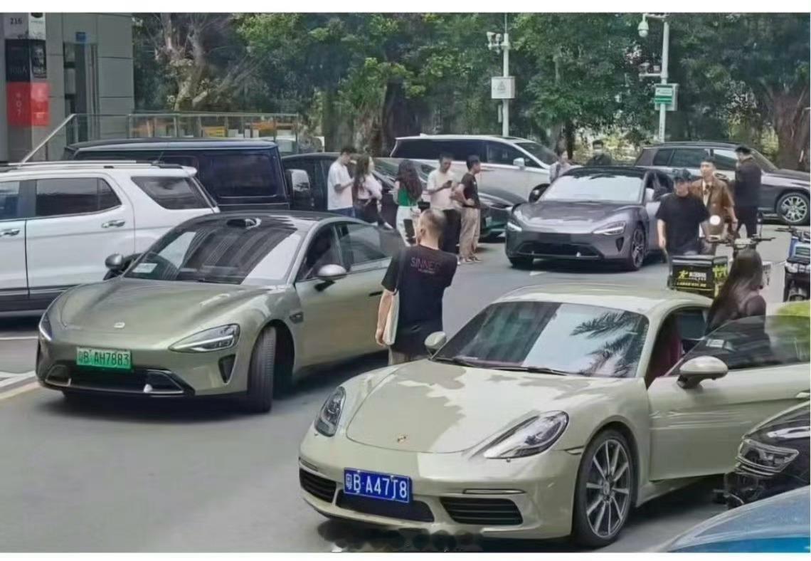 一个开保时捷的，一年谈了5个对象。这个城市就多出了5个“我前男友开的可是保时捷”