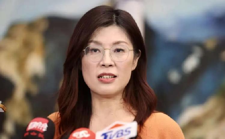 快讯！快讯！
 
台湾政界人士郑丽文突然发声了。
 
她希望解放军不要再“绕台”