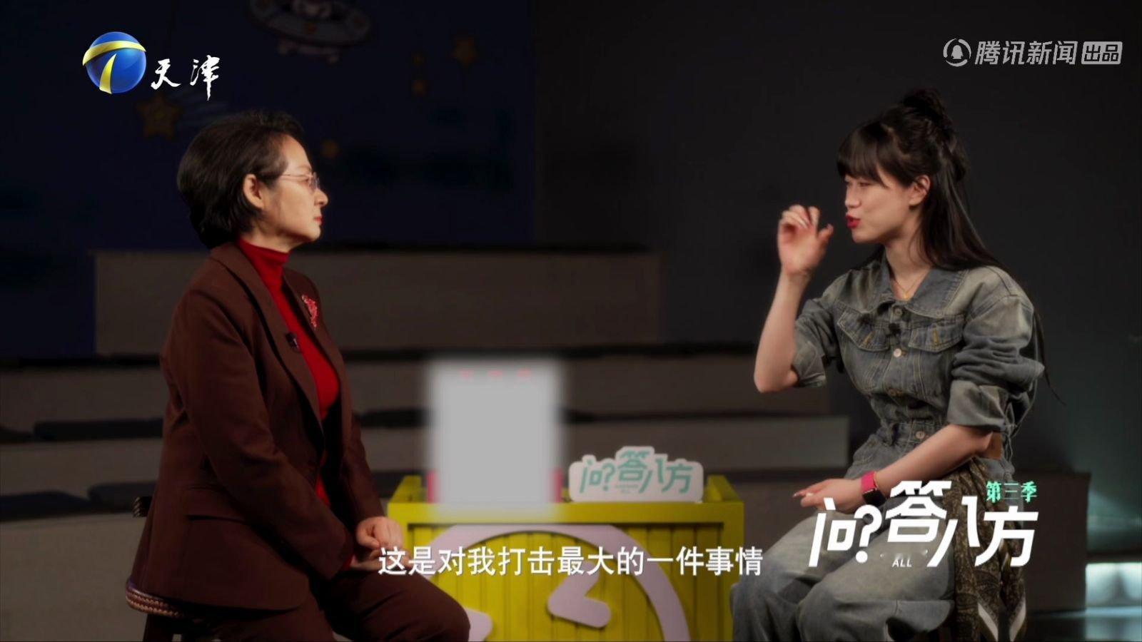 摸腿事件脱口秀女演员一年还没走出来 看完问答八方第三季莹莹的倾诉满心酸涩，经历网