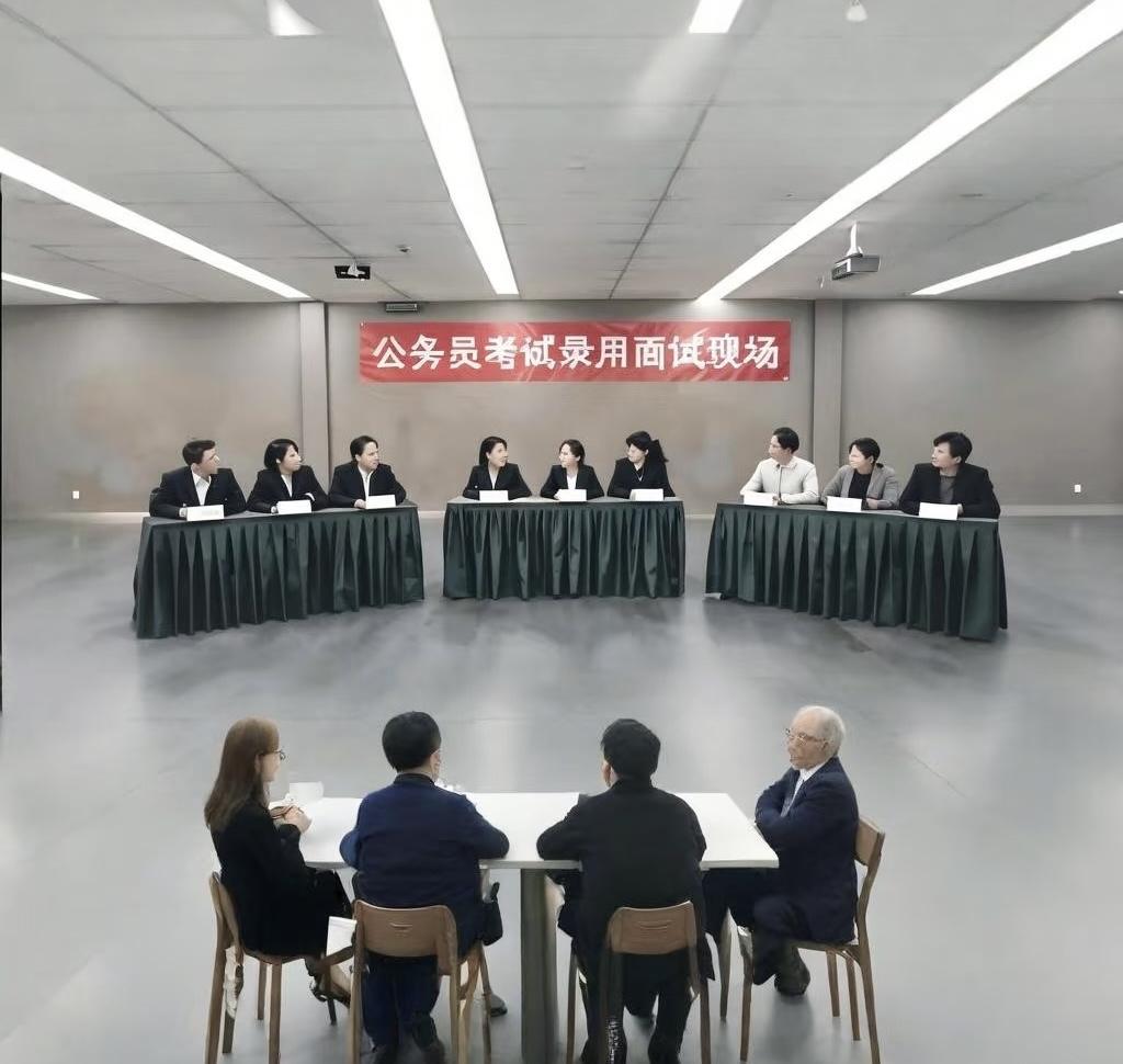 考公面试太看脸皮厚不厚了。笔试过了，面试直接被刷，不是不会答，是人一多就紧张，嘴