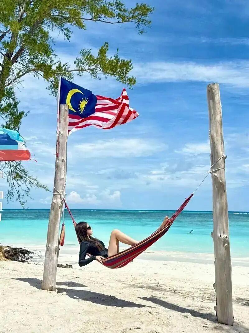 不想上班？只想快进到放假？
面对焦头烂额的工作
真的一个头两个大，好想出去喘口气