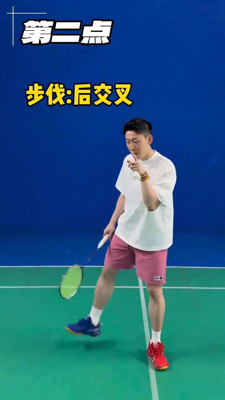 正手底线被动处理。
总是被人家推正手底线怎么办？今天我来分享给你。
·第一点，你