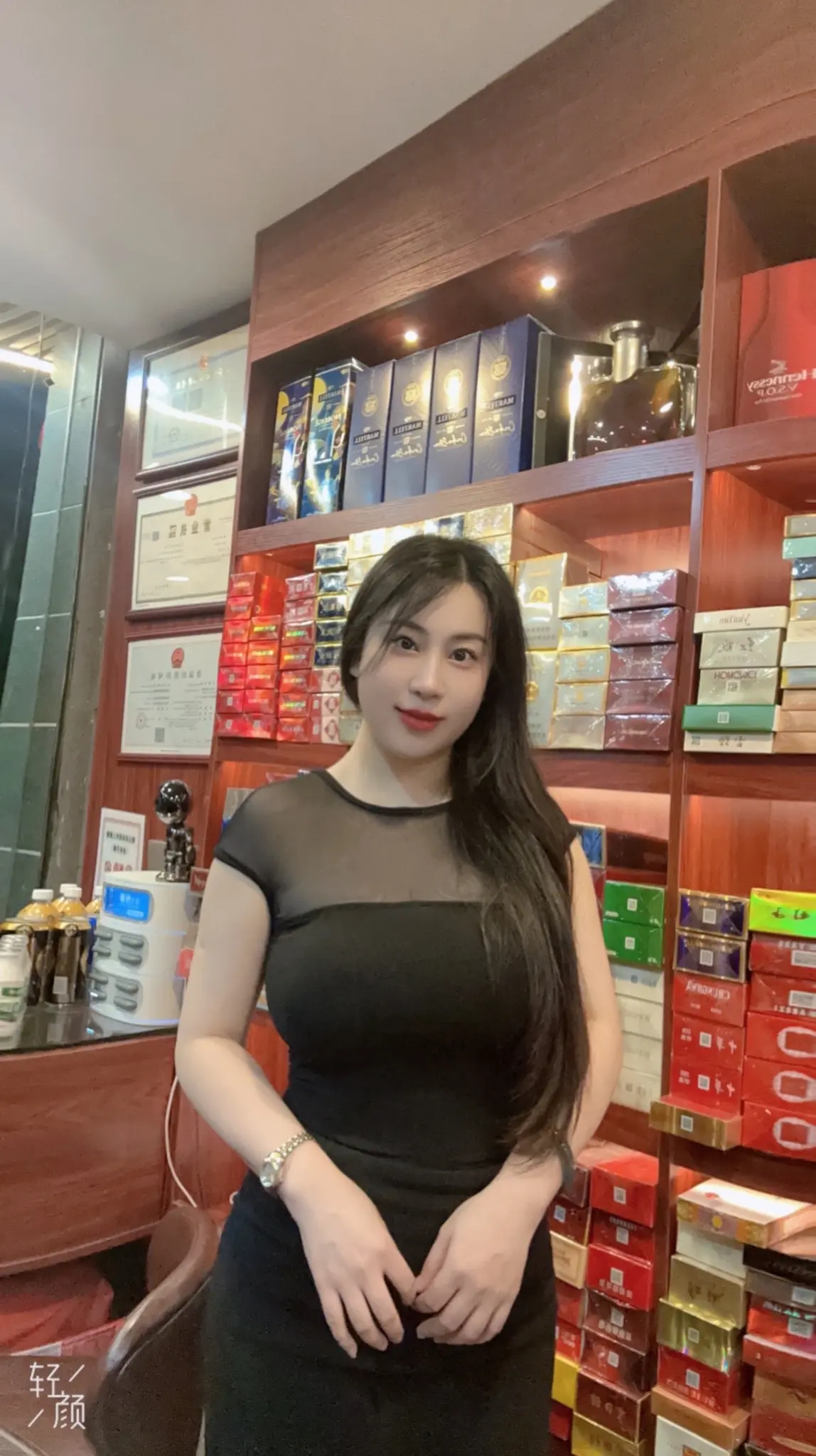 美女老板的日常 自由的灵魂眼里都带着风 随性洒脱 老板娘日常 美女