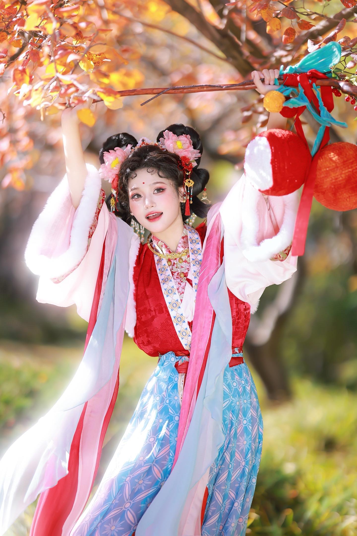 “本仙子种的荔枝可是全天下最甜的！”荔枝小仙子🧚‍♀️