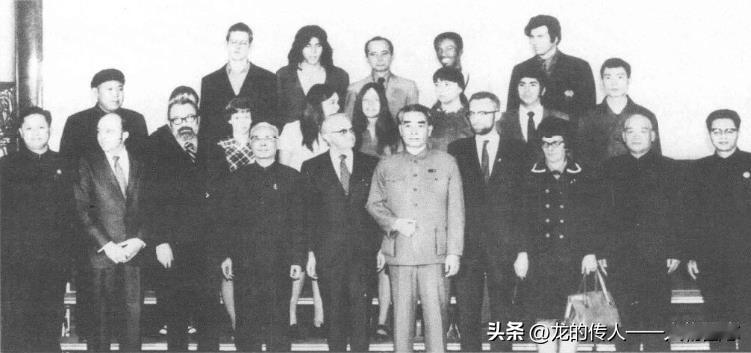 1971年4月14日，周恩来接见美国乒乓球代表团时合影。