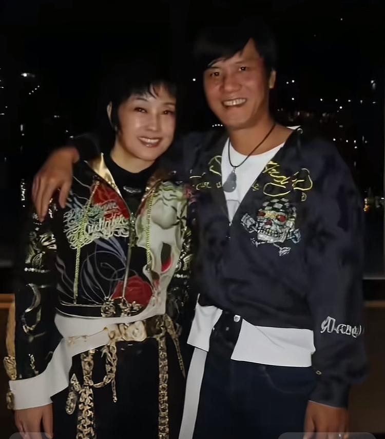 当年，流晓庆与她的时任男友阿峰
