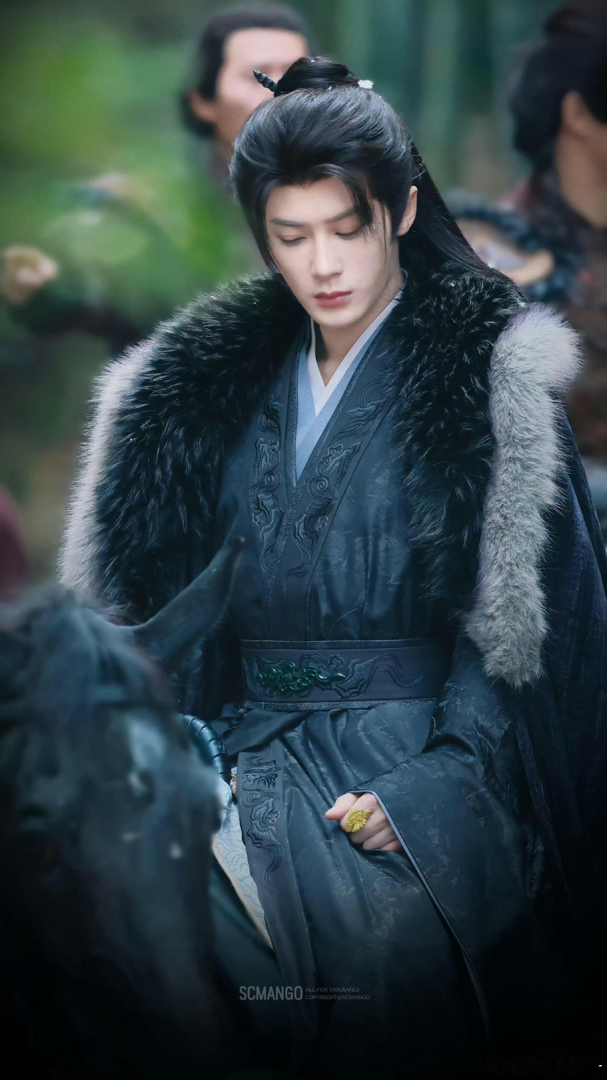 檀健次谢却山，核心出装：脸 