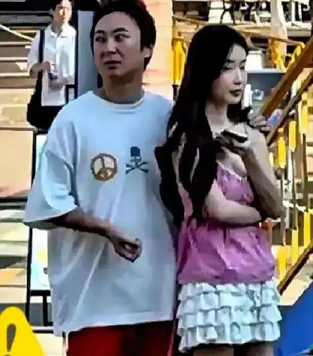 第一眼看到这张脸，大师就叹了口气：这人迟早要栽在女人堆里！我拿照片去问相面大师，