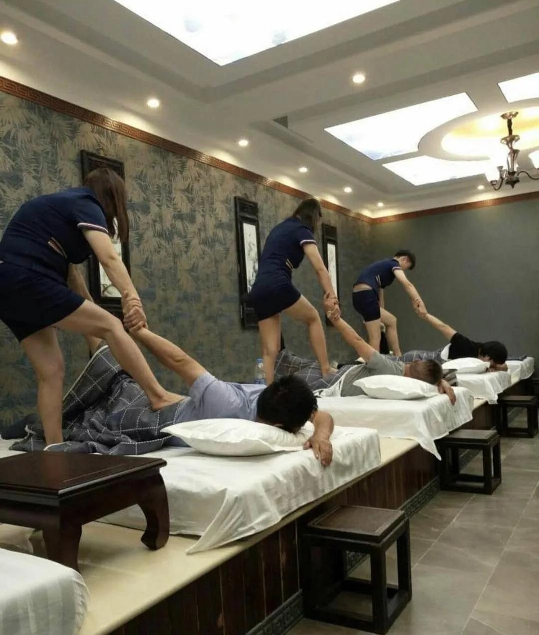 这应该是一家正规的足疗店，训练有素！