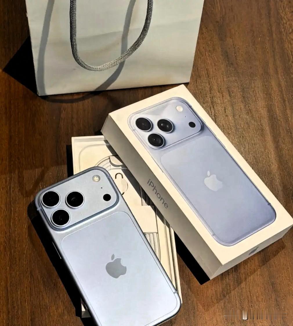 去香港买了iPhone 18 Pro。带回深圳的时候没有扔盒子，被海关抓住了，要