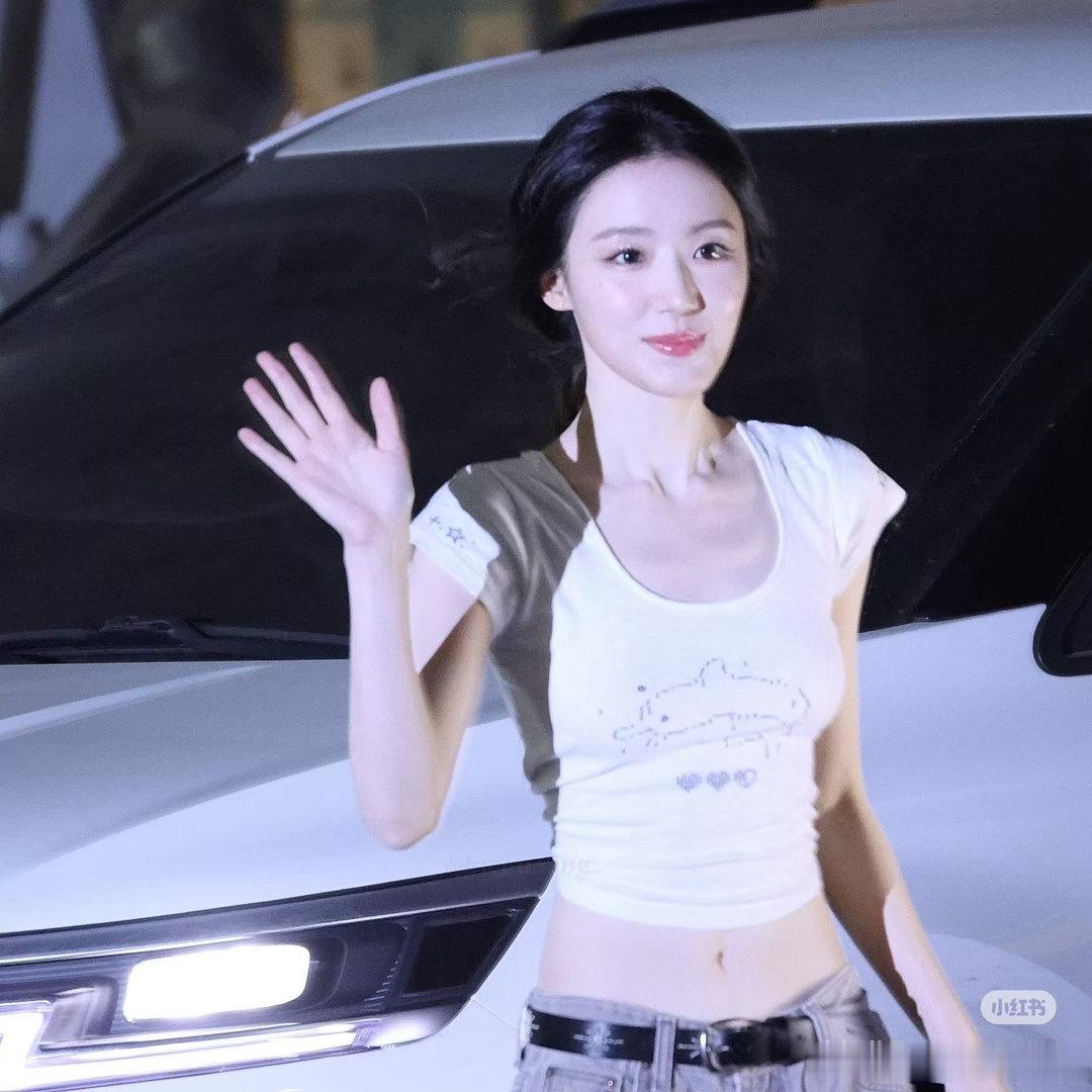 25岁后的女性会发现最难瘦和维持的是——腰腹，年轻小女孩儿想瘦腿，那时候新陈代谢