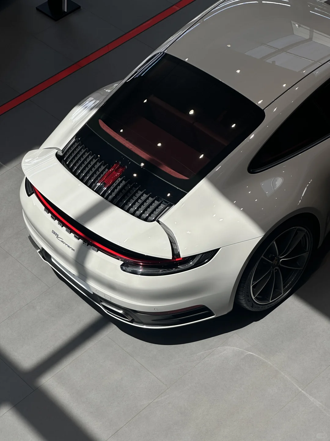 911 Carrera 任何一个角度都完美