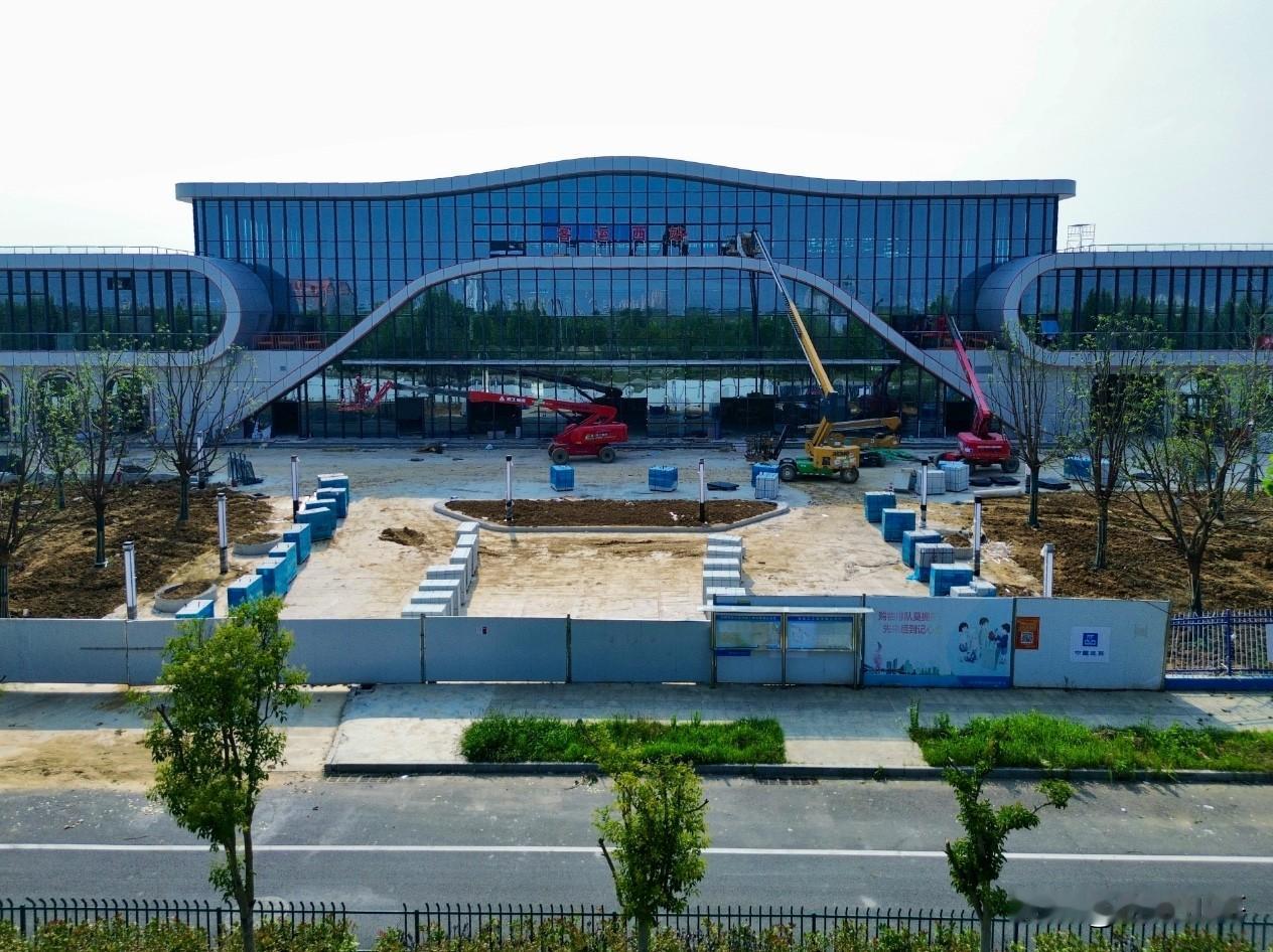合肥庐江城西客运总站即将全新亮相～

庐江城西客运总站紧邻庐江高铁西站，地理位置
