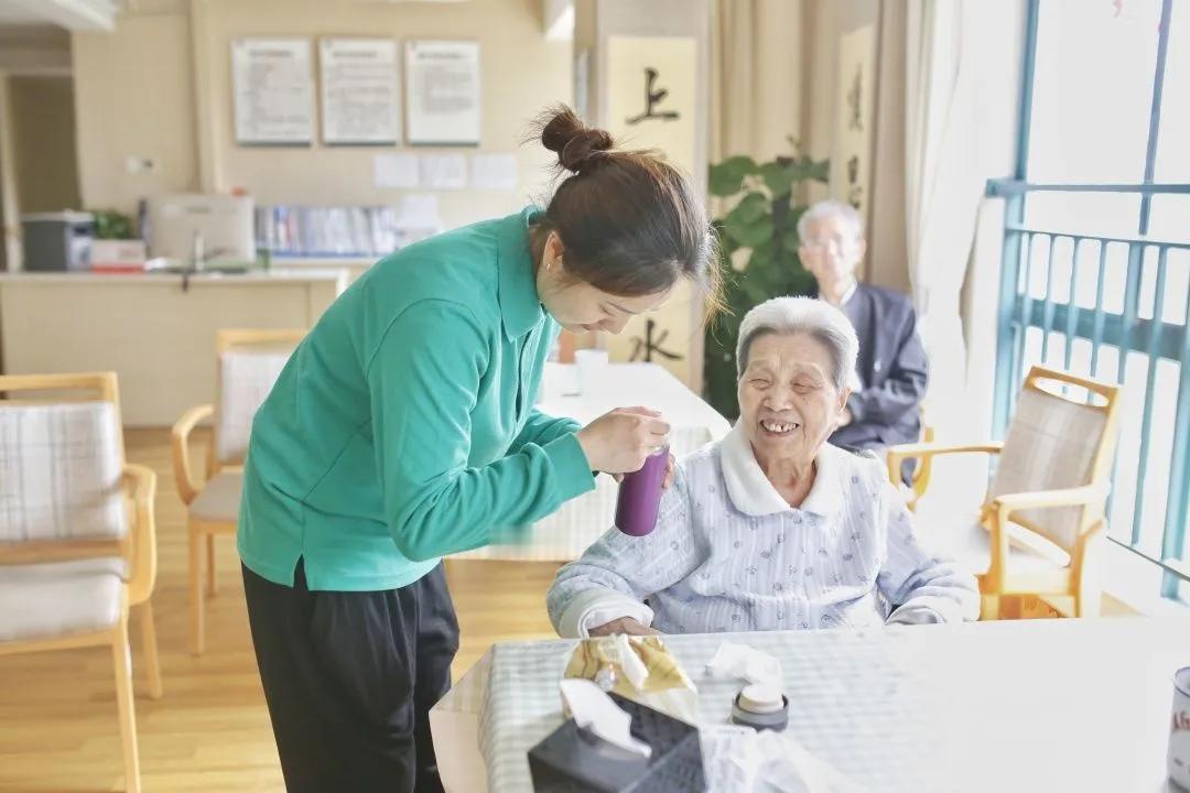 选社区养老还是养老院？这样选准没错
 
社区养老和养老院养老都是现在主流的养老方