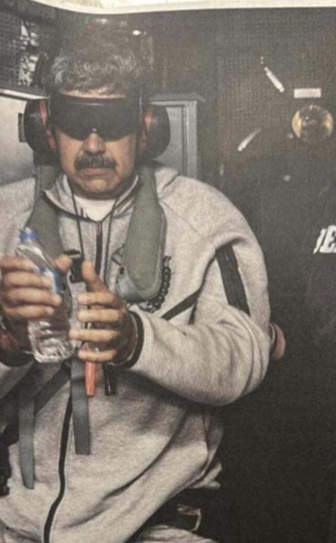 美国入侵委内瑞拉，并抓捕总统马杜罗后，特朗普一边炫耀“全世界没有其他国家能够实现