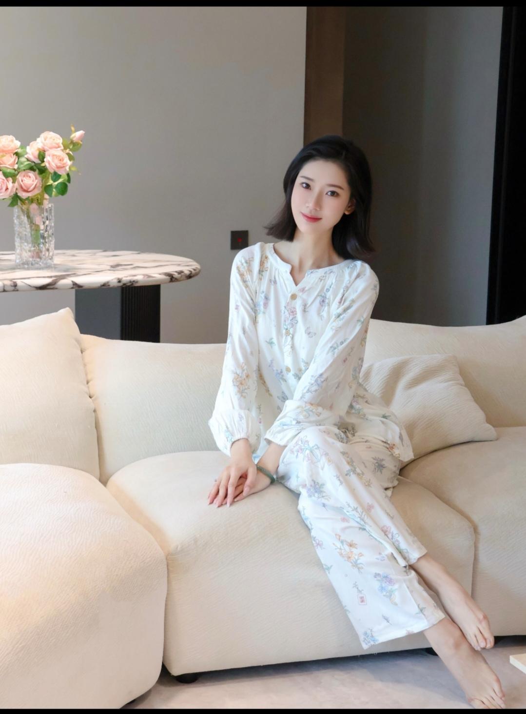 好清纯啊，脚趾头是怎么了？