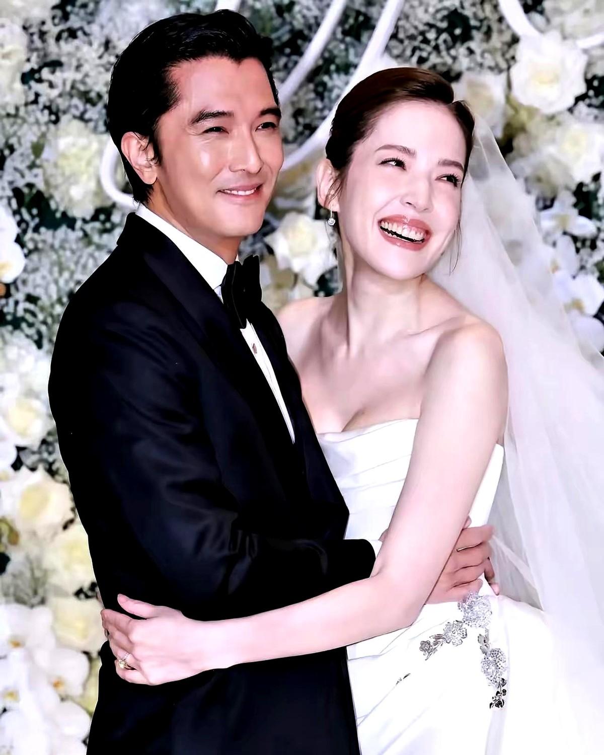 邱泽和许玮甯今天在台北结婚啦，这俩终于修成正果了！

以前觉得邱泽挺帅的，现在看