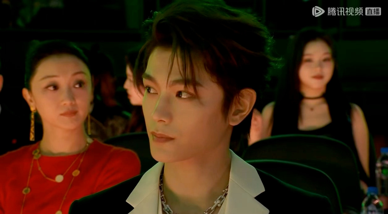 大怼脸帅晕了丁禹兮 