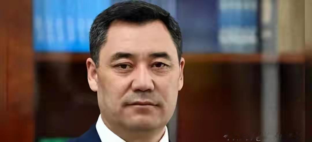扎帕罗夫：曾坐过监狱，成为吉尔吉斯斯坦总统的人。祖籍能追溯到中国新疆，曾祖父当年