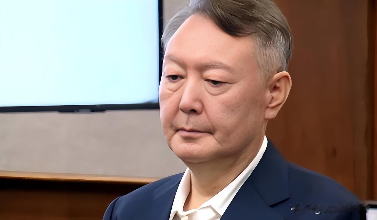 检方二审再求尹锡悦死刑，这位前总统命运堪忧
 
韩国政坛这场大戏，越往后越能看出