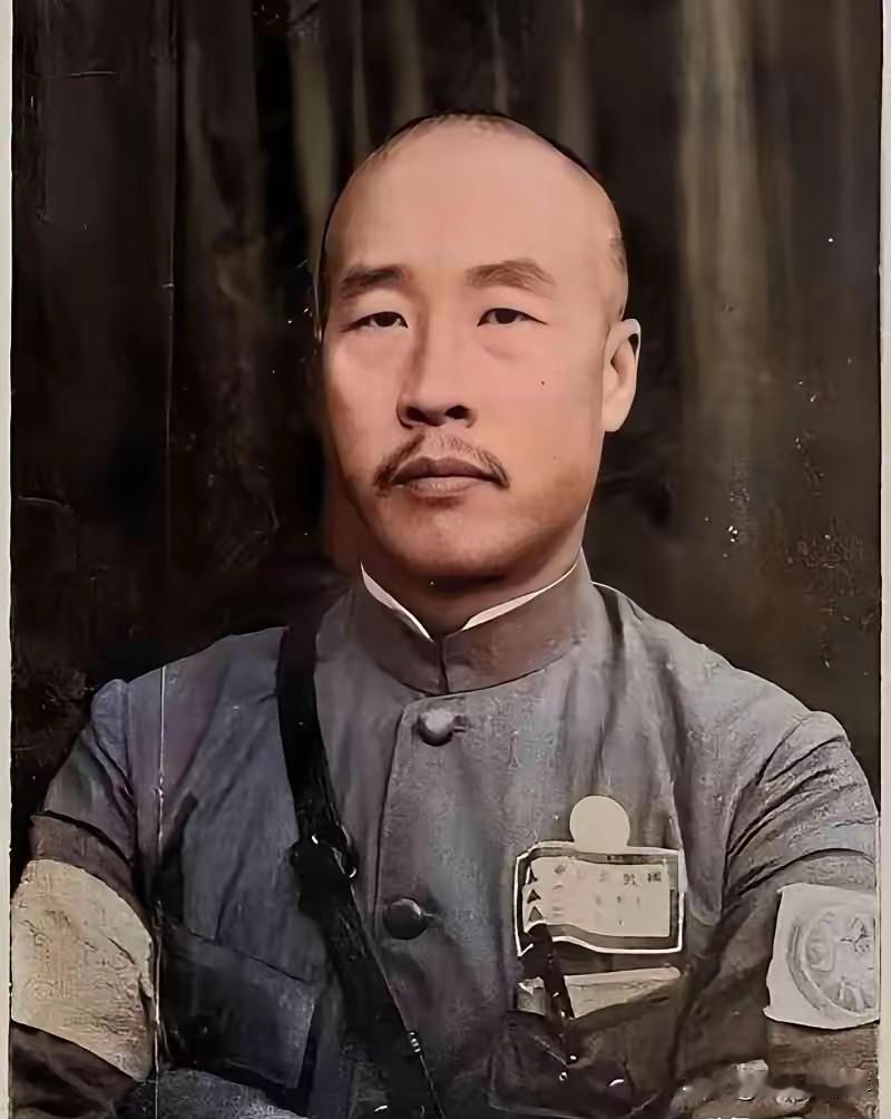 1937年，韩复渠叫来手下五个师长，讨论是否和日本人合作，孙桐萱带头说："韩主席