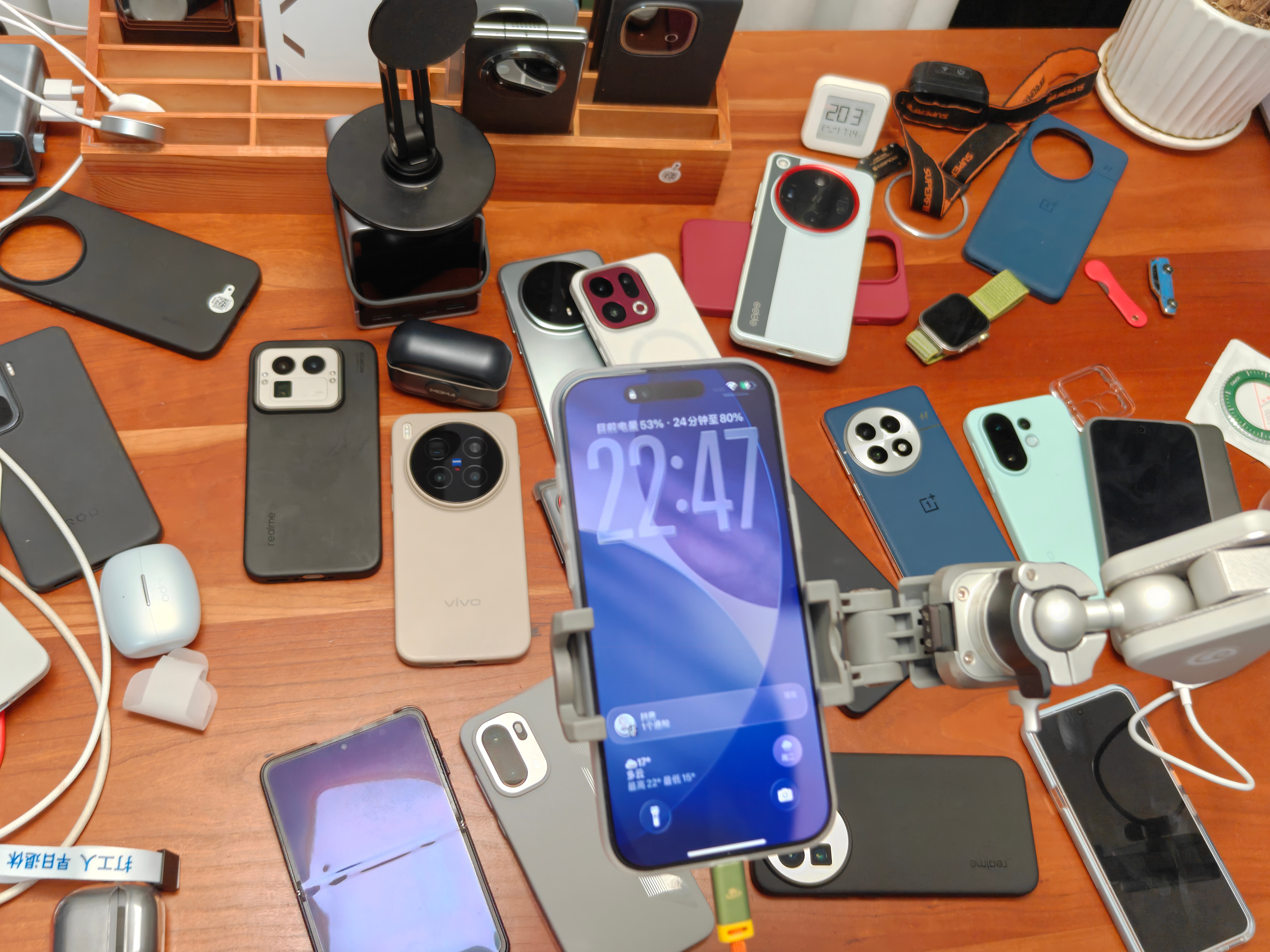 未来手机会消失吗从目前来看，应该是不太会消失的～手机目前解决人类的需求就是通信和