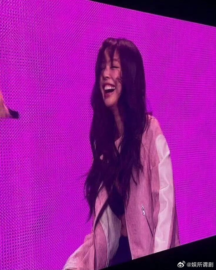 Jennie最近的风格怎么和Lisa也越来越像了 ​​​