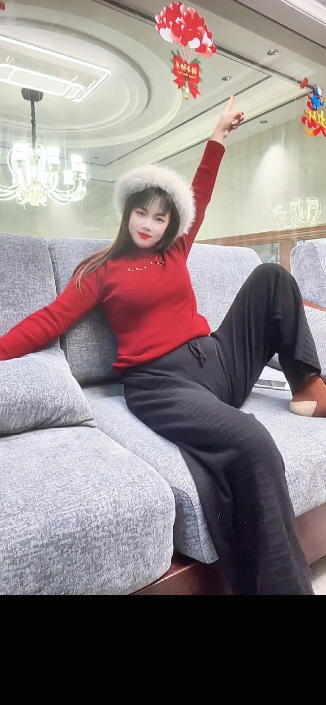 社会没有遮天树，只有金钱降万物，生活这趟车，有人给你糖，有人向你泼冷水...