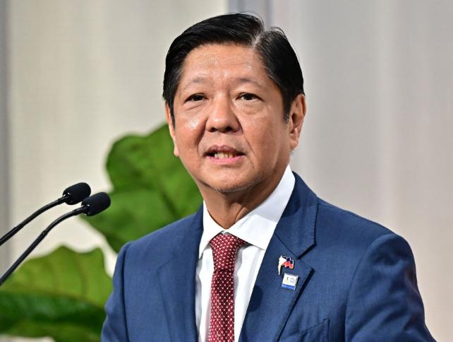 菲律宾总统马科斯9月12日在新德里出席金砖峰会期间，确实与印度国营铁路咨询公司R