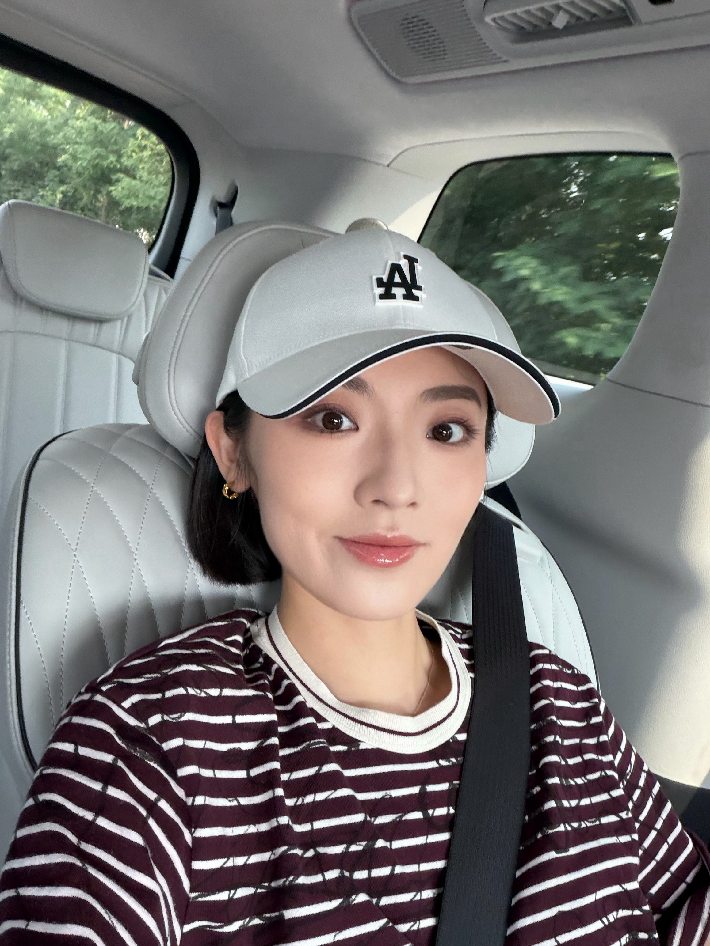 来武汉啦～最近一直缺觉，只能在路上挤零碎时间补觉接机坐的是岚图梦想家真的贴心，上