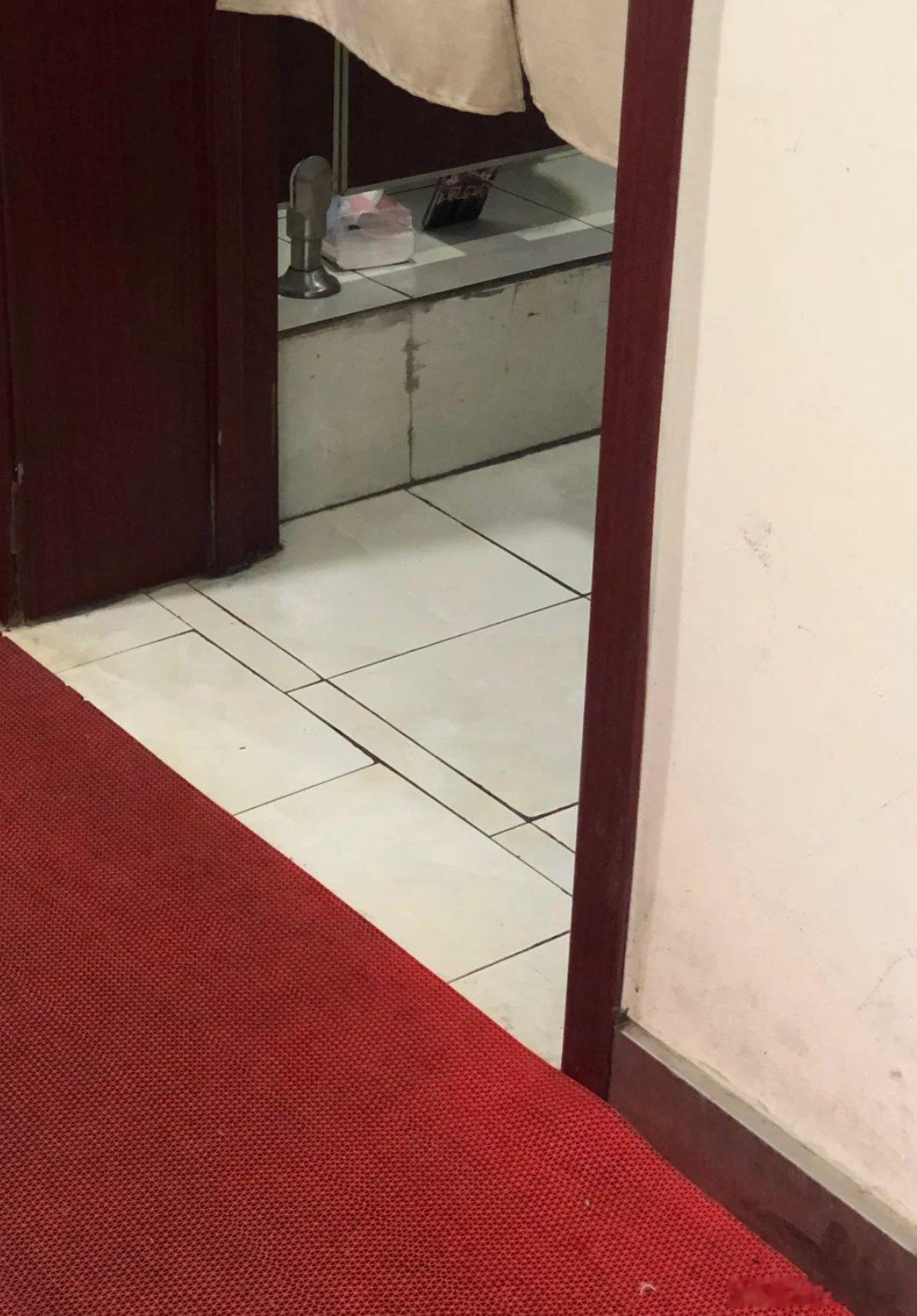 这是不是就是女厕所排队的原因？ ​​​