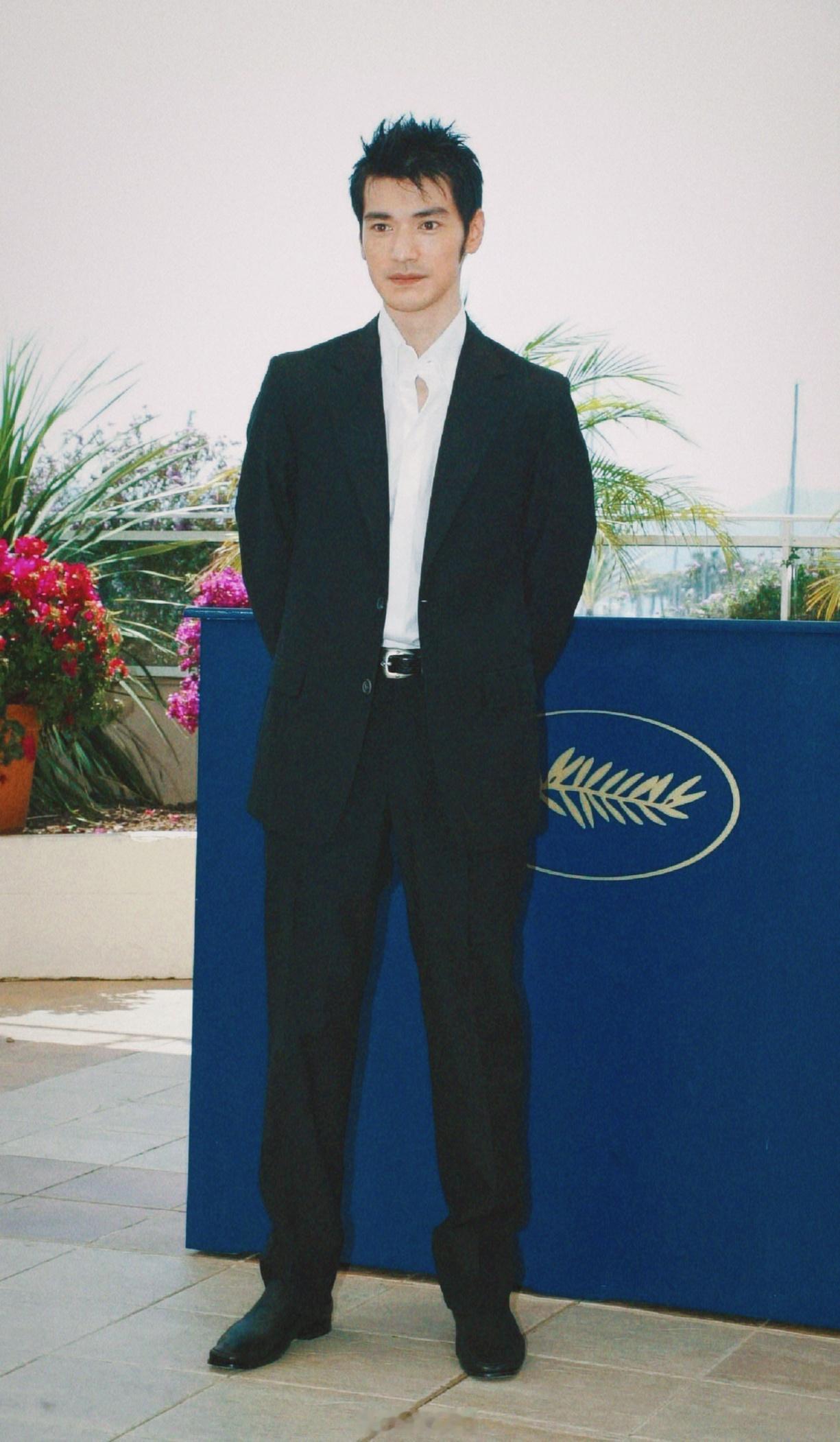 香港电影搭乘花絮去幕后 随便一站，就是闪光灯📸宠儿——2004年，金城武金城武