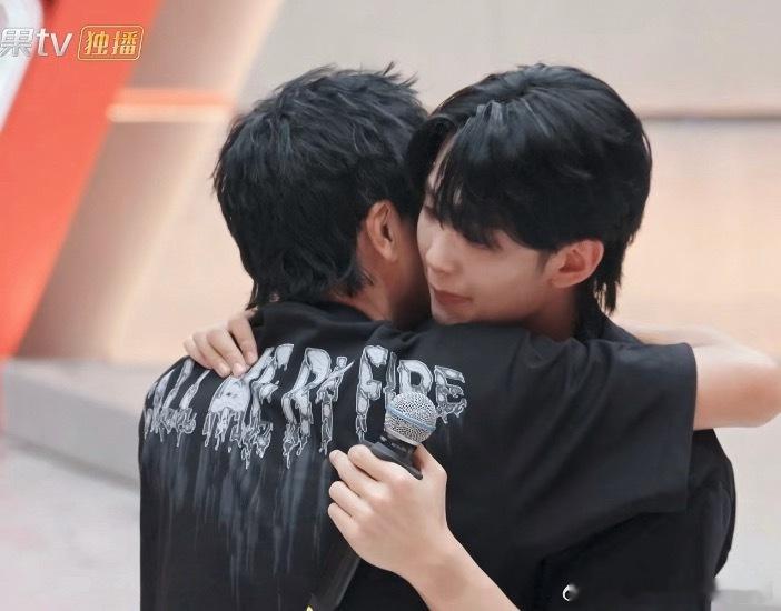 王赫野又感性了这段真的看得人心头一软🥺被孙楠和张彬彬同时选择时，王赫野难掩情绪