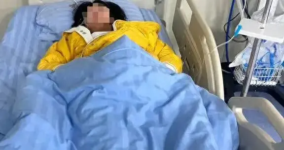 初中生因不写作业挨打出现呼吸性碱中毒，家长：孩子吸氧输液后恢复，很后悔打她