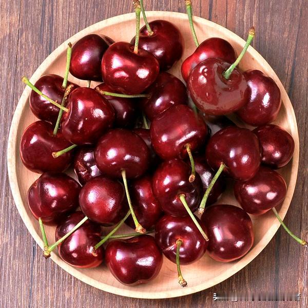 马年到了，祝你：烦恼像马尾一样被甩在身后，好运像马蹄一样哒哒踏来。

钱包鼓得像