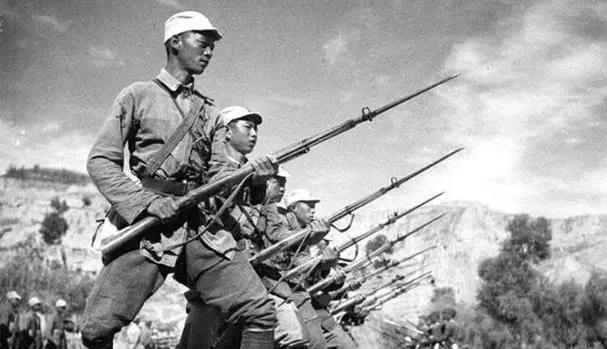 抗日战争的最后一战，86名猎人用自制鸟铳对战一千多名日军，结局如何？
1945年