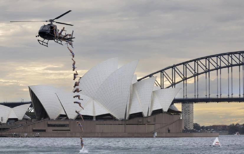 澳洲一名男子今年10月在悉尼歌剧院前院投影支持巴勒斯坦的讯息，被控「散播广告」及