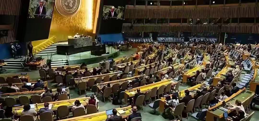 特朗普獠牙再现！滥用东道国特权，签证封锁，中国或成联大新地标！美帝特朗普把联合国